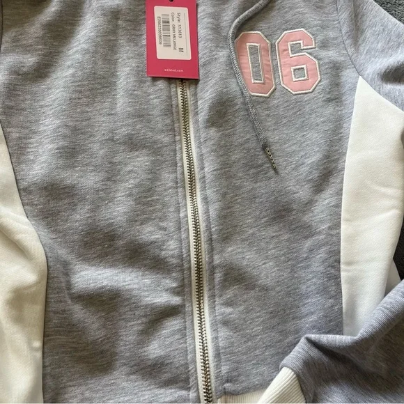 🚫SOLD🚫EDIKTED LOW RISE SWEATSHORTS AND HOODIE💕 - Picture 8 of 9